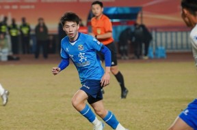 开云体育登录-激情四射足球狂欢：东亚球队争霸赛掀起热潮(高大威猛的篮球队长)