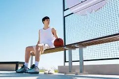 巴西篮球联赛再掀热潮，球员们为荣誉拼搏()