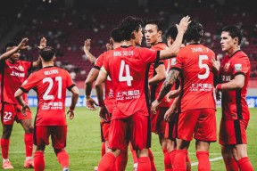 开云在线登录官网-英超球队员工集体感染新冠，中超各队密切关注()