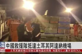 开云-阿尔巴尼亚队抵达场地，准备进行战术训练()